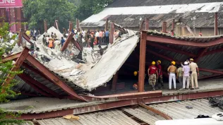 Kolkata Warehouse Collapse Kills 8, Injures 20+; Dozens Feared Trapped Under Massive Debris in Taratala